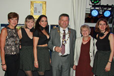 From left to right: Mrs Maureen Gaygusuz, St Albans Mayoress; Rebecca Sanderson and Geetanjili Jagota of Seva St Albans; Cllr Salih Gaygusuz, St Albans Mayor; Lindsey McLeod, representing Open Door; Zarrine Dye of Seva St Albans