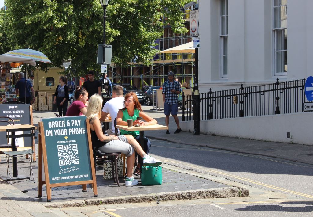 Pavement dining in St Albans