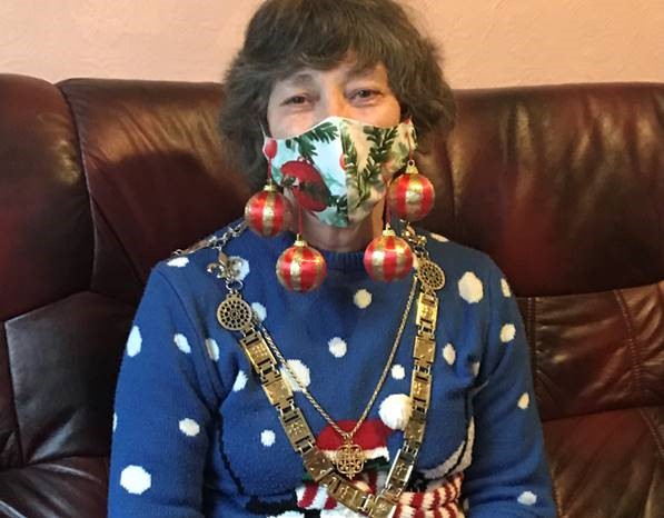 The Mayor in her festive facemask