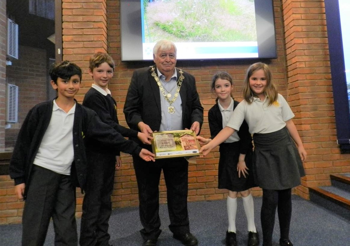 The Mayor, Councillor Geoff Harrison, presents The Wilder Award to pupils from Roundwood Primary School