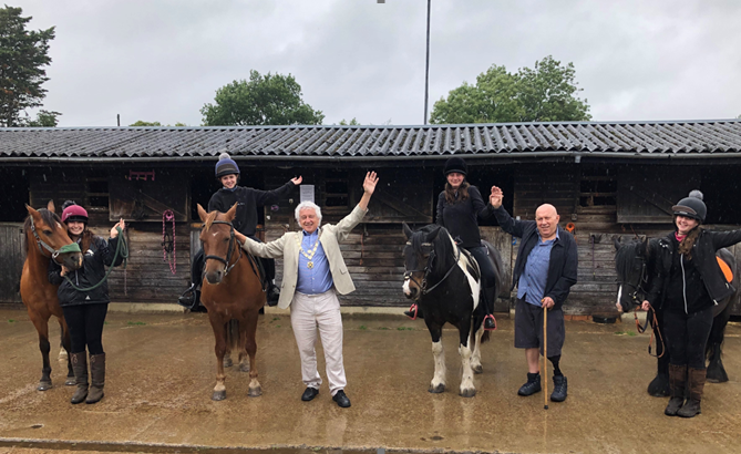 Mayor visiting Chiswell Green riding school