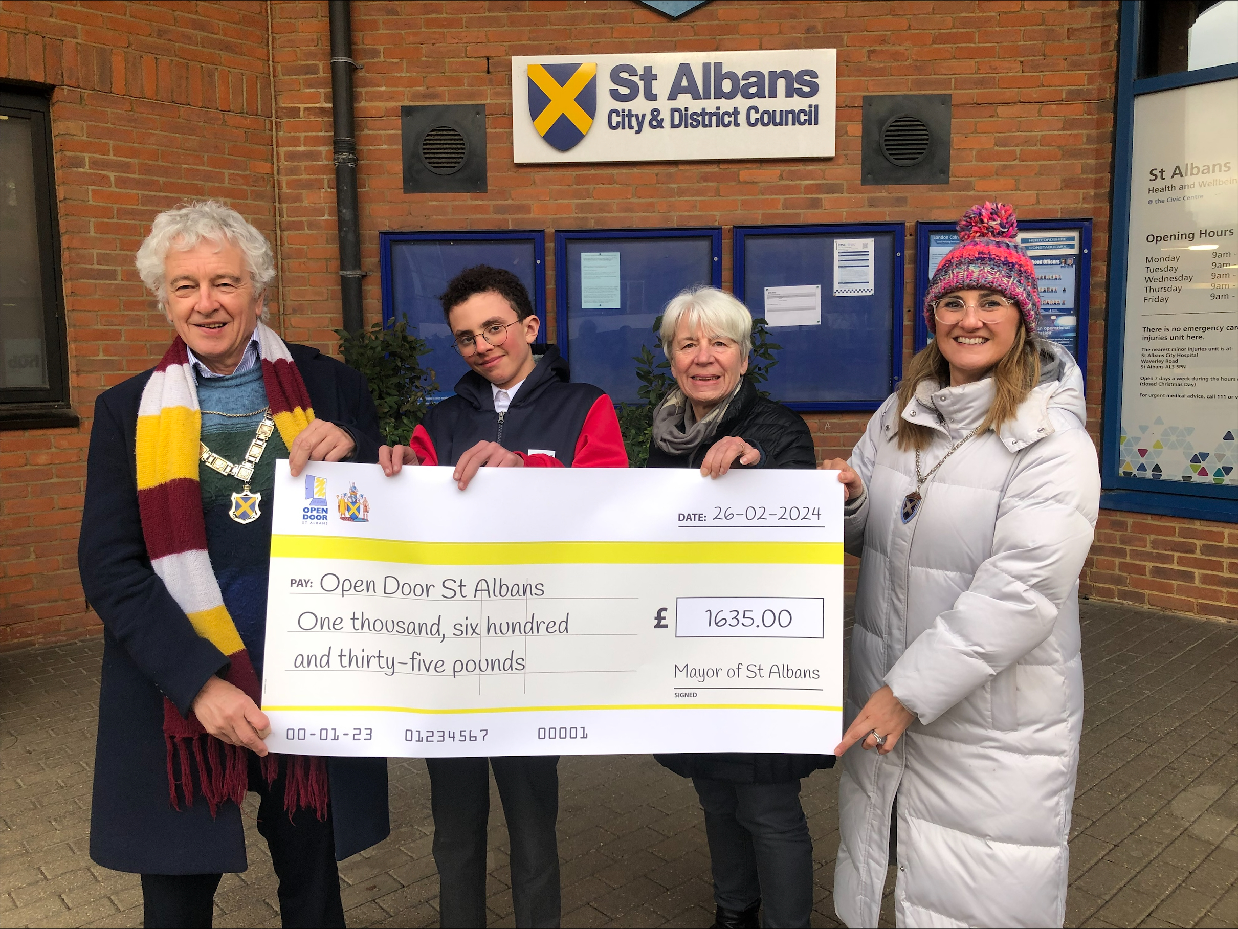 Mayor handing over cheque to Open Door charity