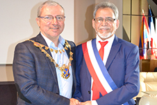 The Mayor of Nevers, Denis Thuriot, and the Mayor of the City and District of St Albans, Councillor Mohammad Iqbal Zia