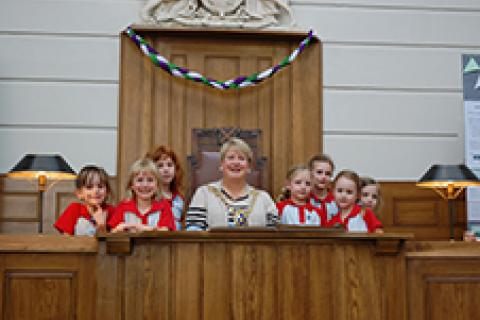 the Mayor of the City and District of St Albans, Councillor Rosemary Farmer with members of the 9th St Albans (Abbey) Rainbows