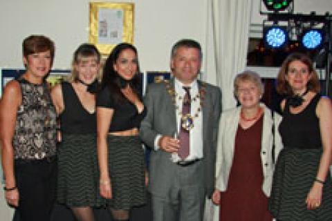 From left to right: Mrs Maureen Gaygusuz, St Albans Mayoress; Rebecca Sanderson and Geetanjili Jagota of Seva St Albans; Cllr Salih Gaygusuz, St Albans Mayor; Lindsey McLeod, representing Open Door; Zarrine Dye of Seva St Albans