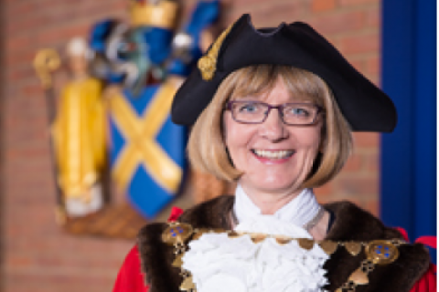 Cllr Leonard as mayor