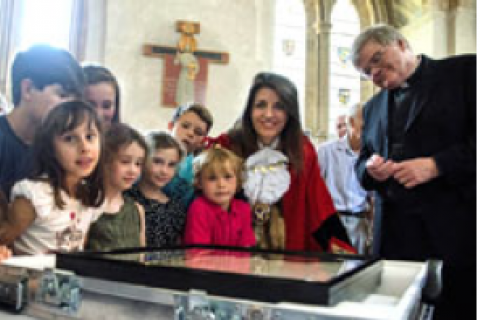 Mayor with residents looking at the Magna Carta 