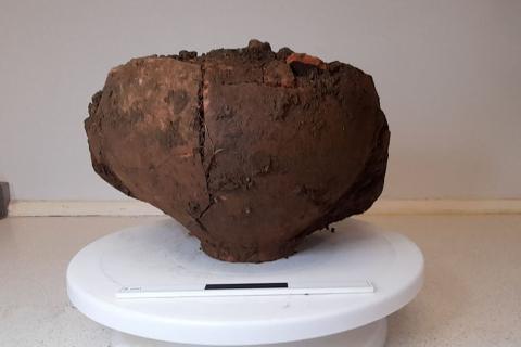 Cremation urn