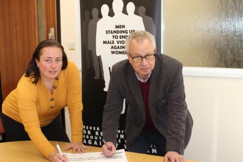 Councillors Jacqui Taylor and Chris White sign the White Ribbon promise