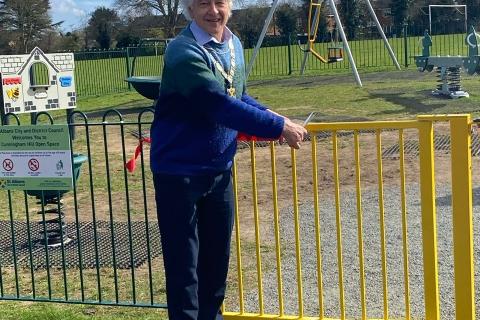 Mayor opening playground